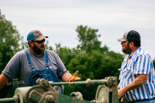 Farmers Talking 214082