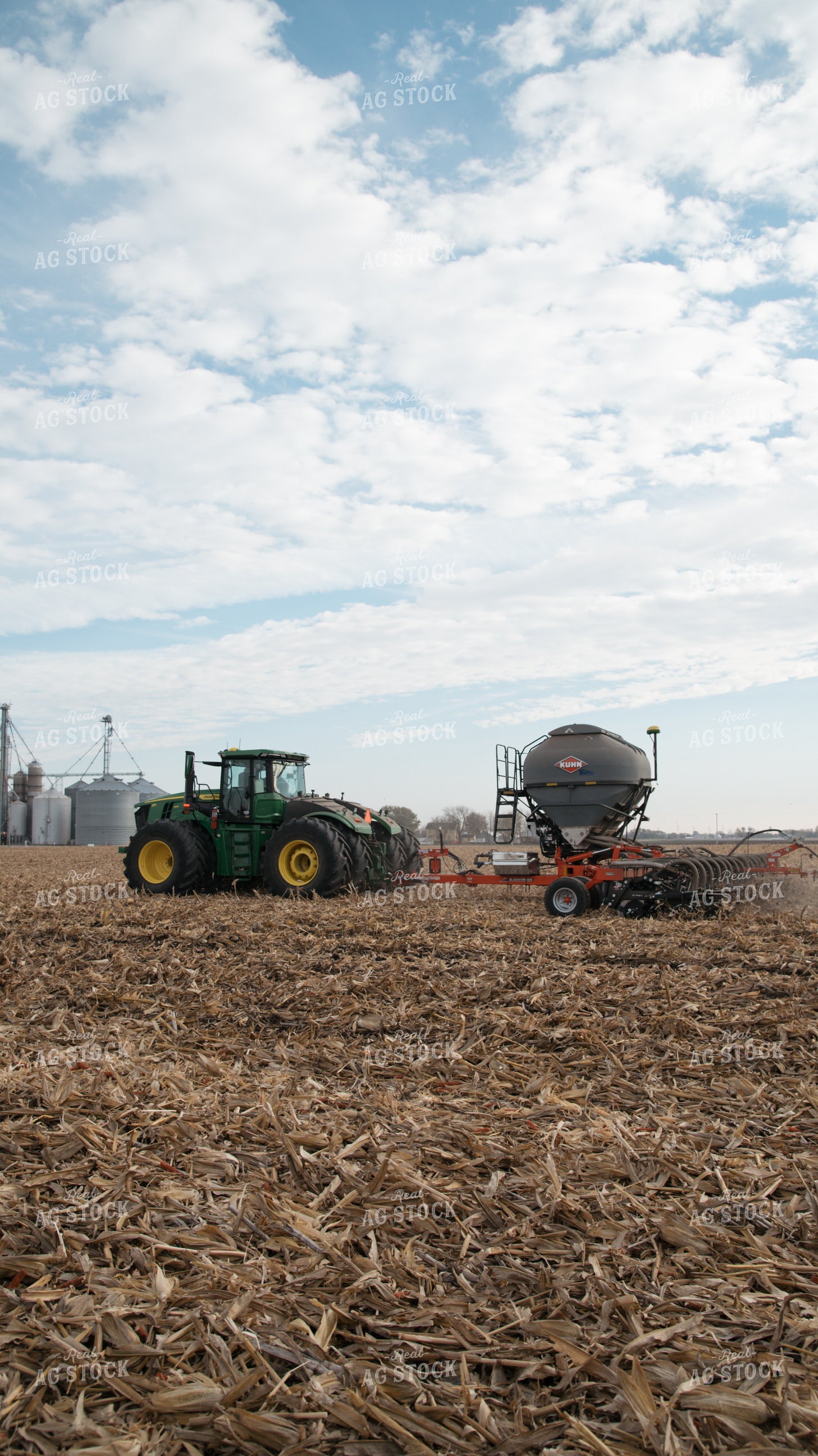 Applying Anhydrous and Dry Fertilizer 26137