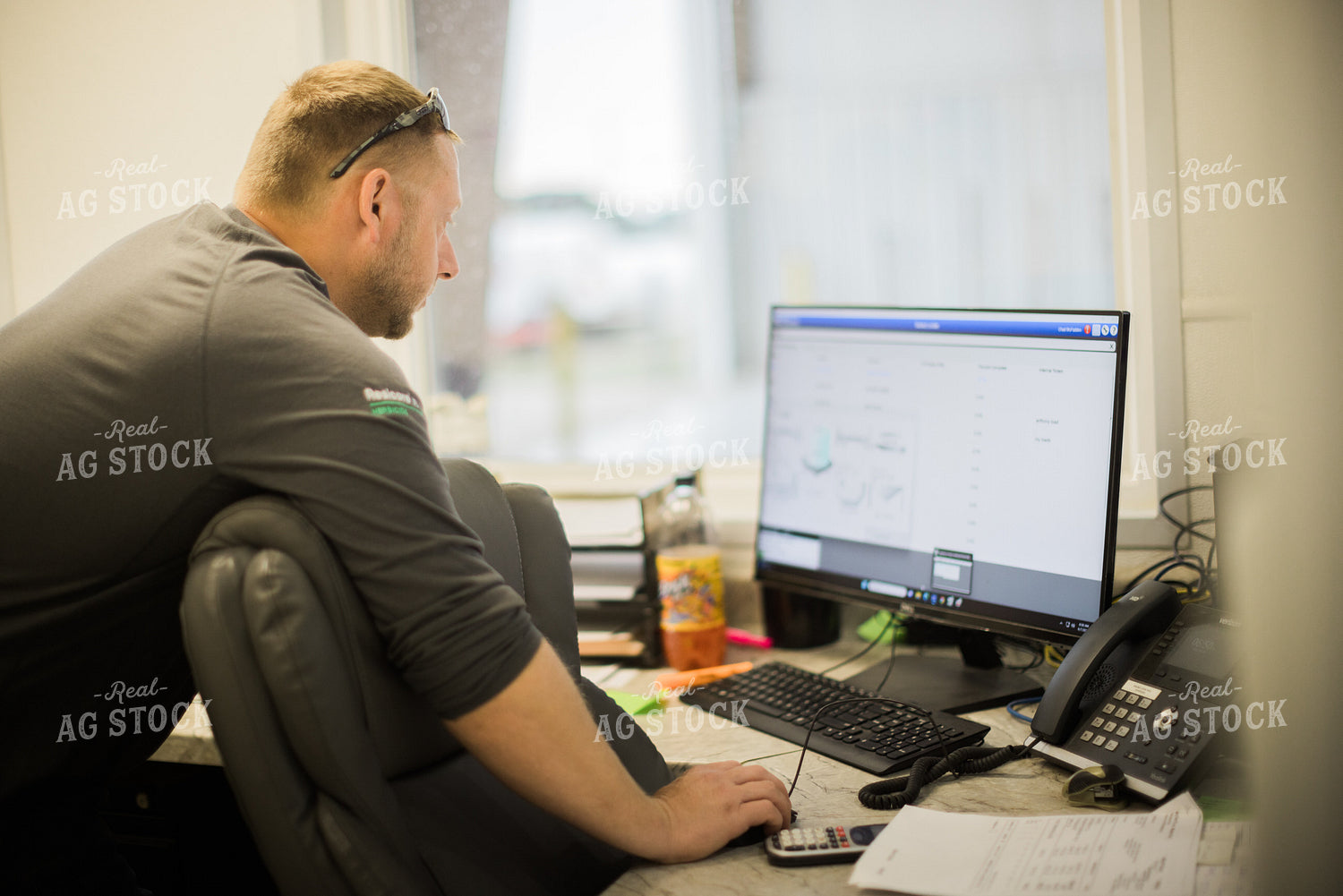 Retailer Working in Office 7928