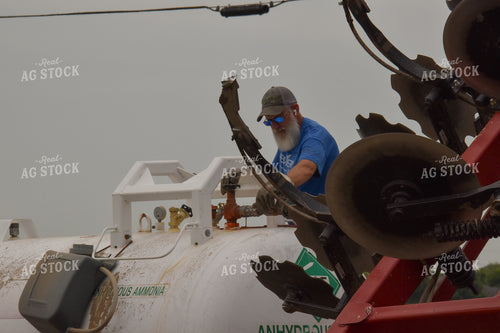 Applying Anhydrous Ammonia 84189