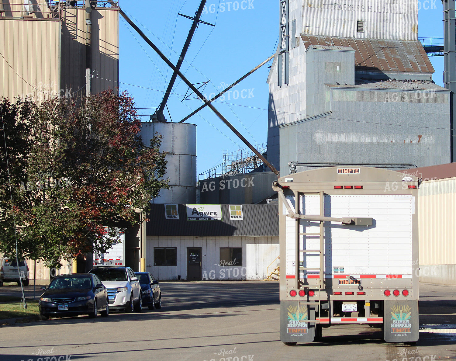 Semi at Grain Elevator 141461