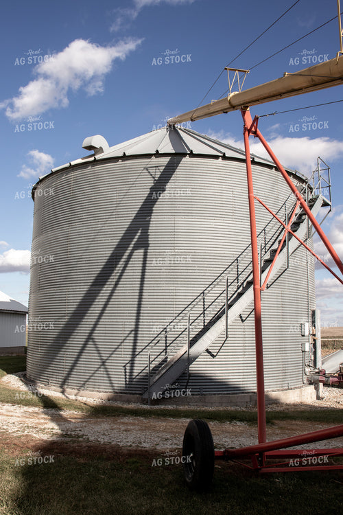Grain Bin with Auger 67046