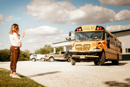 Farm Wife Greeting School Bus 9314