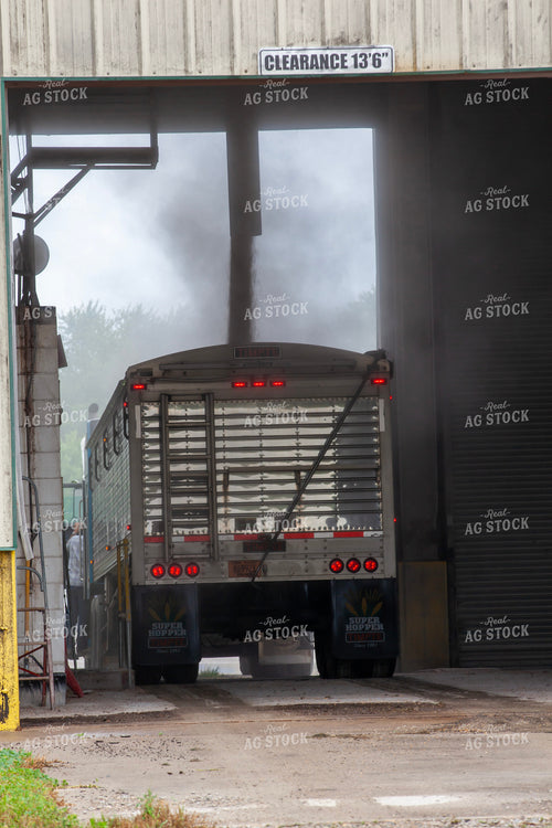 Loading Semi 132050
