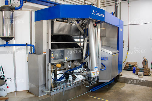 Robotic Milking Unit in Action 271032