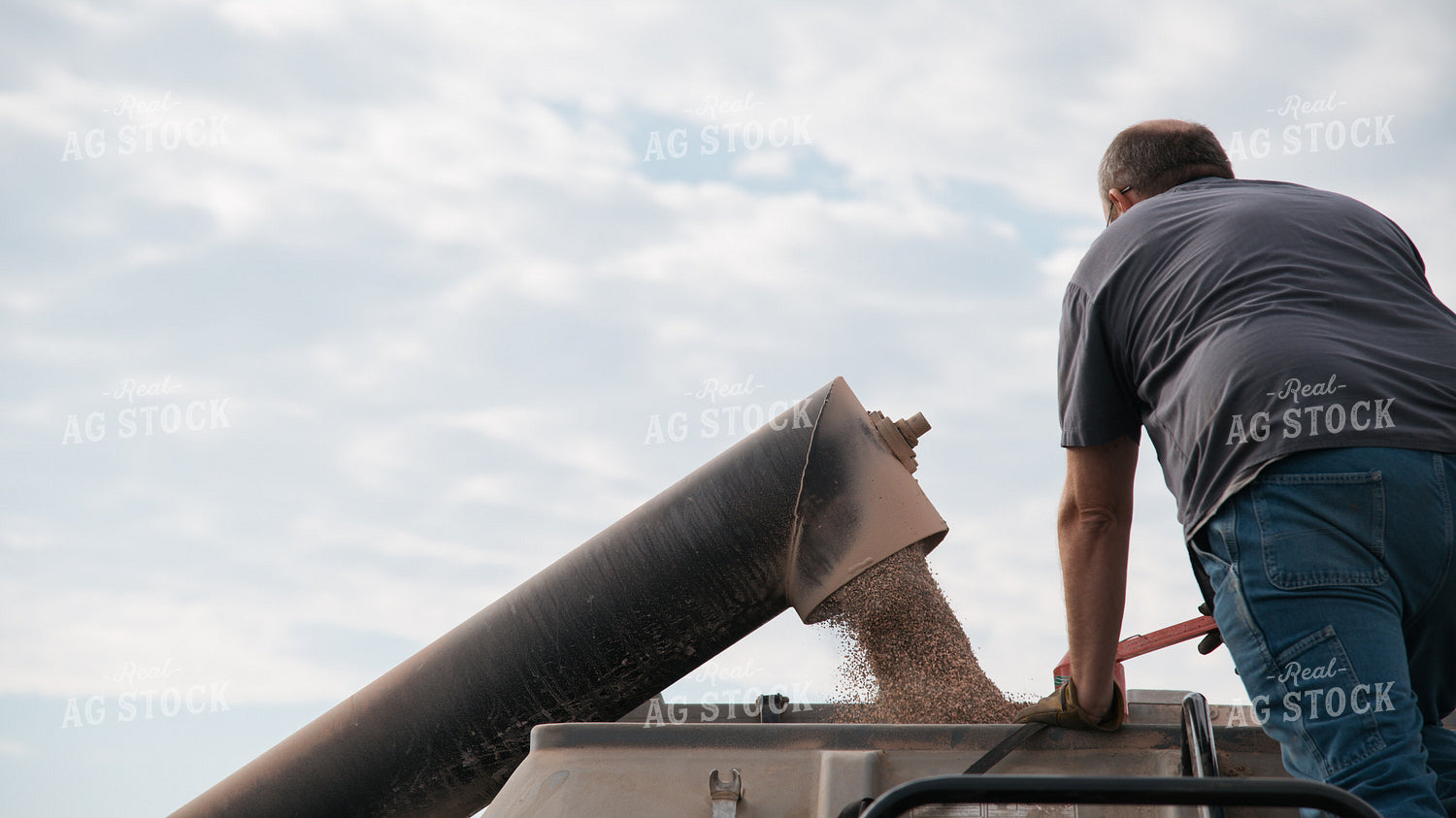 Loading Dry Fertilizer 26165