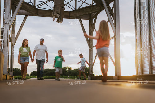 Farm Family Playing 8776