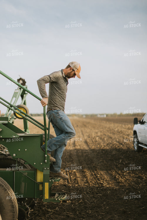 Loading Planter 8205