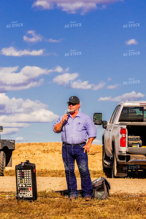 Auctioneer at Sale 299060