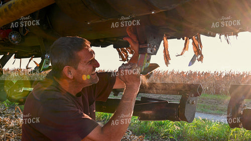 Farmer Collapsing Legs on Combine Head 25526
