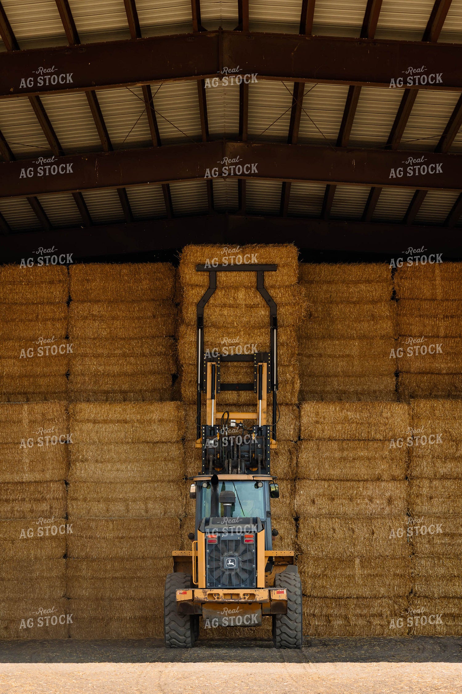 Loading Straw Bales 152327