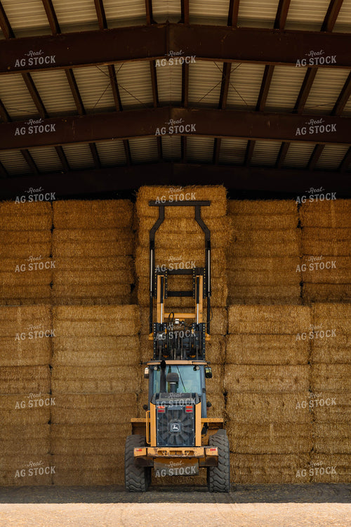 Loading Straw Bales 152327