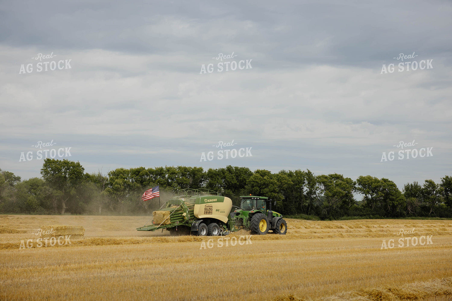 Baling Wheat Straw 296050