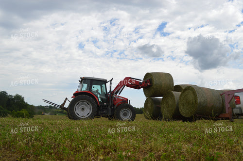 Loading Hay Bales 206040