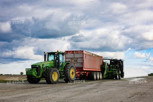 Storing Haylage 152433