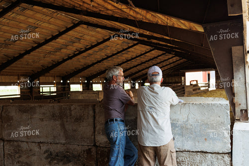 Farmers in Barn 295005