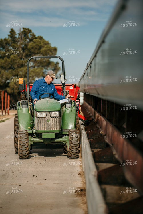 Farmer Dispensing Feed 98018