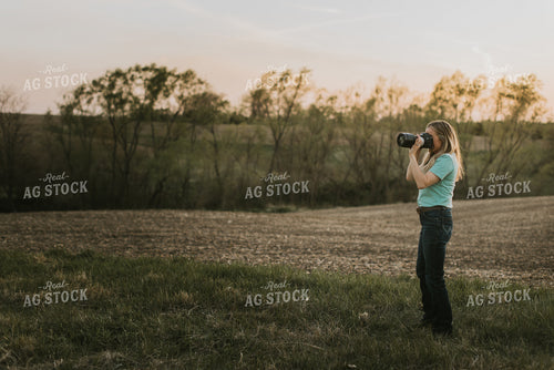 Farm Wife Takes Pictures in Field 7736