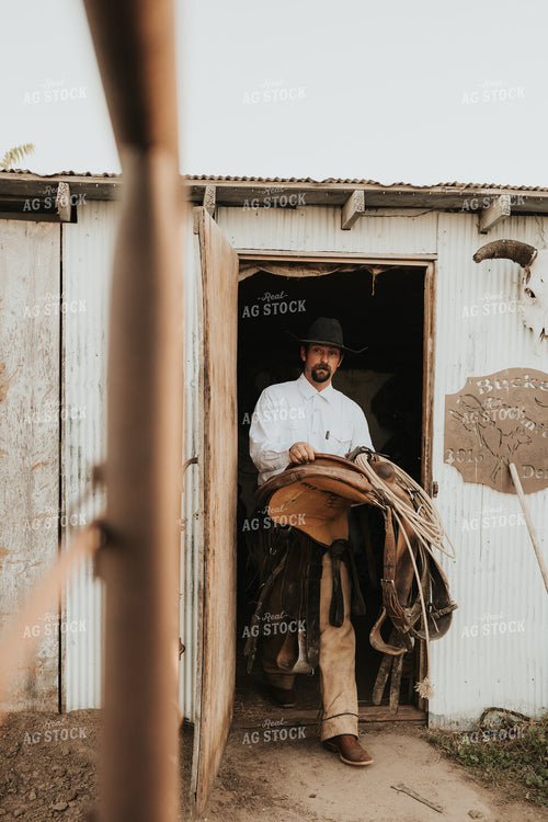 Cowboy Carrying Saddle 61172
