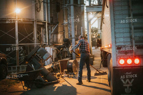 Farmer Unloading Soybeans From Semi Trailer 5150