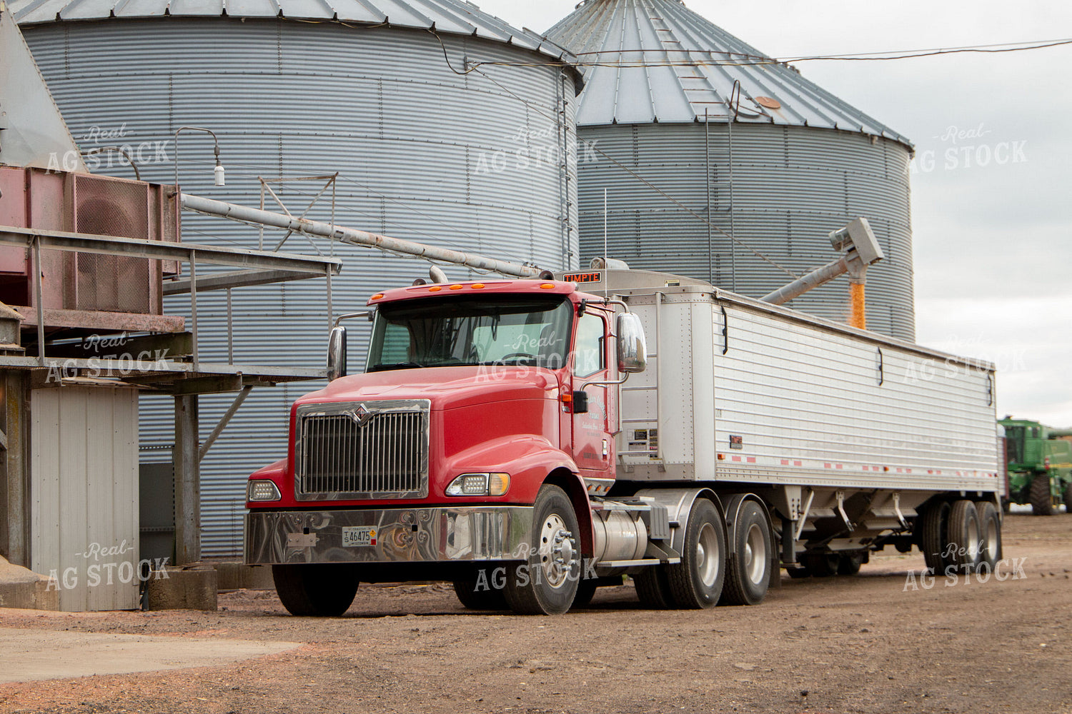 Loading Truck 157033