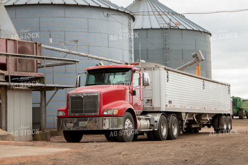 Loading Truck 157033
