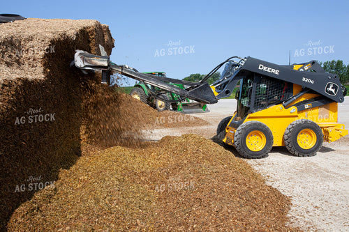 Scooping from Feed Pile 132169