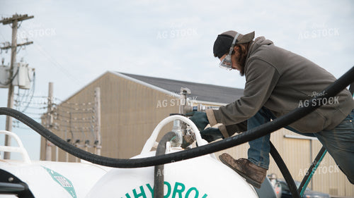 Input Supplier Loads Anhydrous Tanks 26226