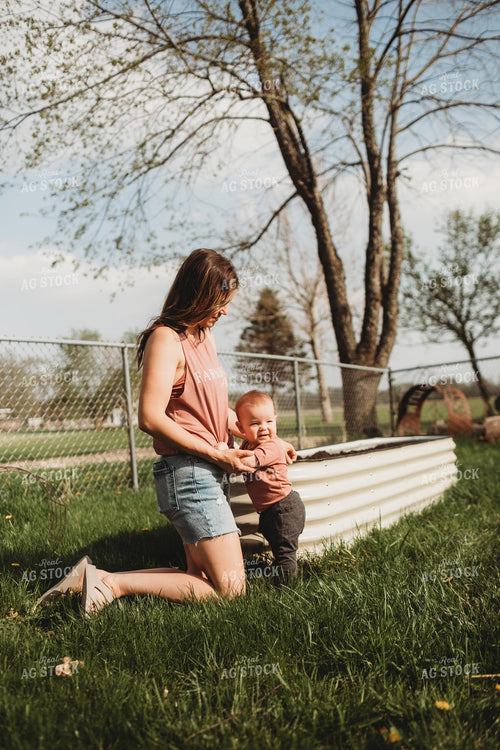 Farm Mom with Kids in Garden 5577