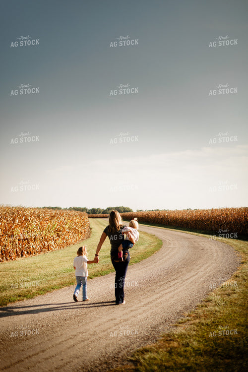 Farm Family Walking 9215