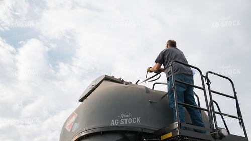 Farmer Closing Fertilizer Hopper 26150