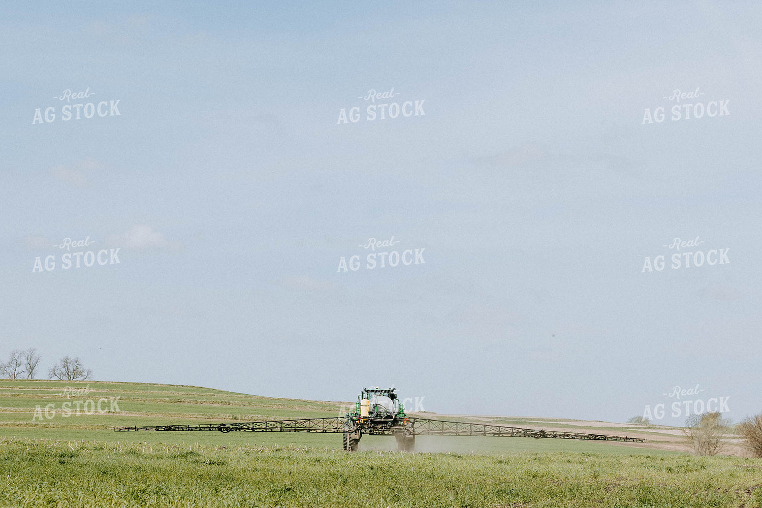 Sprayer in Field  77000