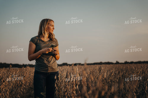 Female Agronomist Checking Soybeans 9259