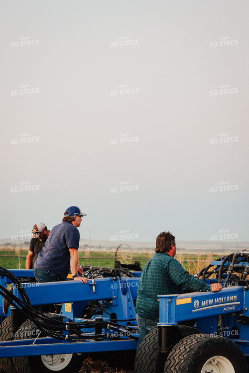 Farmers Working on Disc Drill 83192