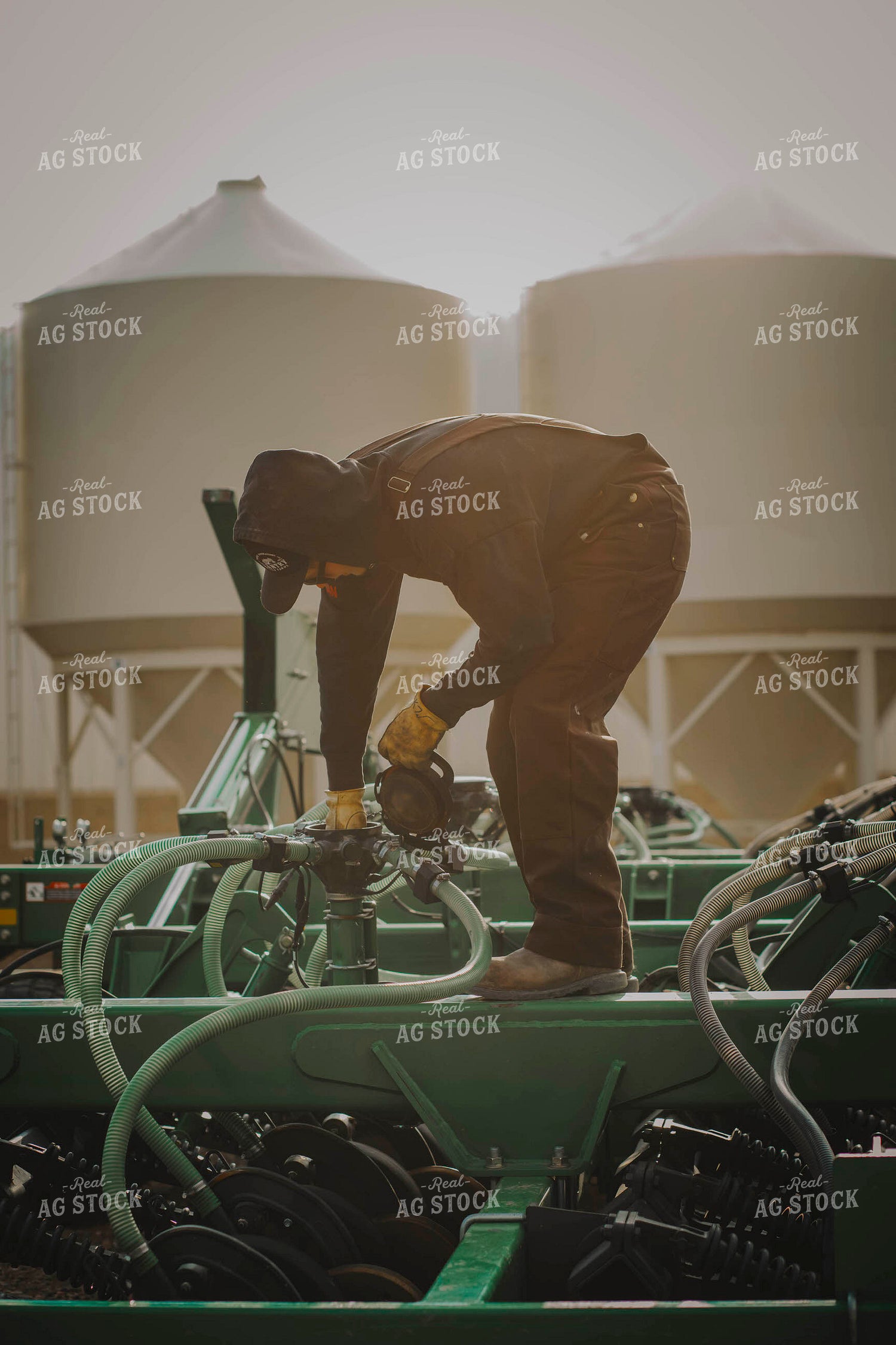 Farmer Fixes Anhydrous Applicator Hoses 135013