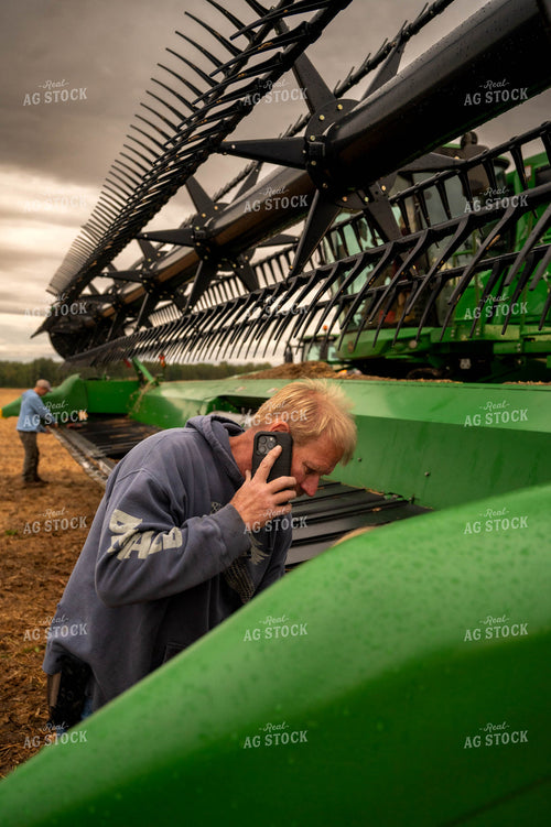 Farmers Fixing Combine Head 115410
