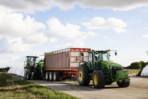 Storing Haylage 152434