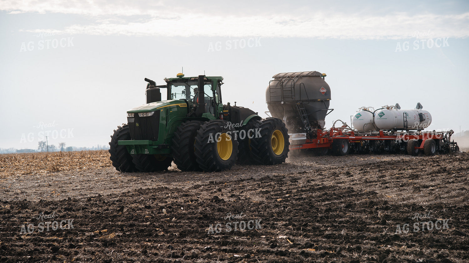 Applying Anhydrous and Dry Fertilizer 26174