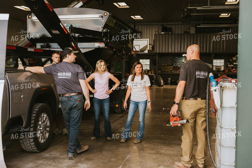 Farmers Talk in Shed 7591