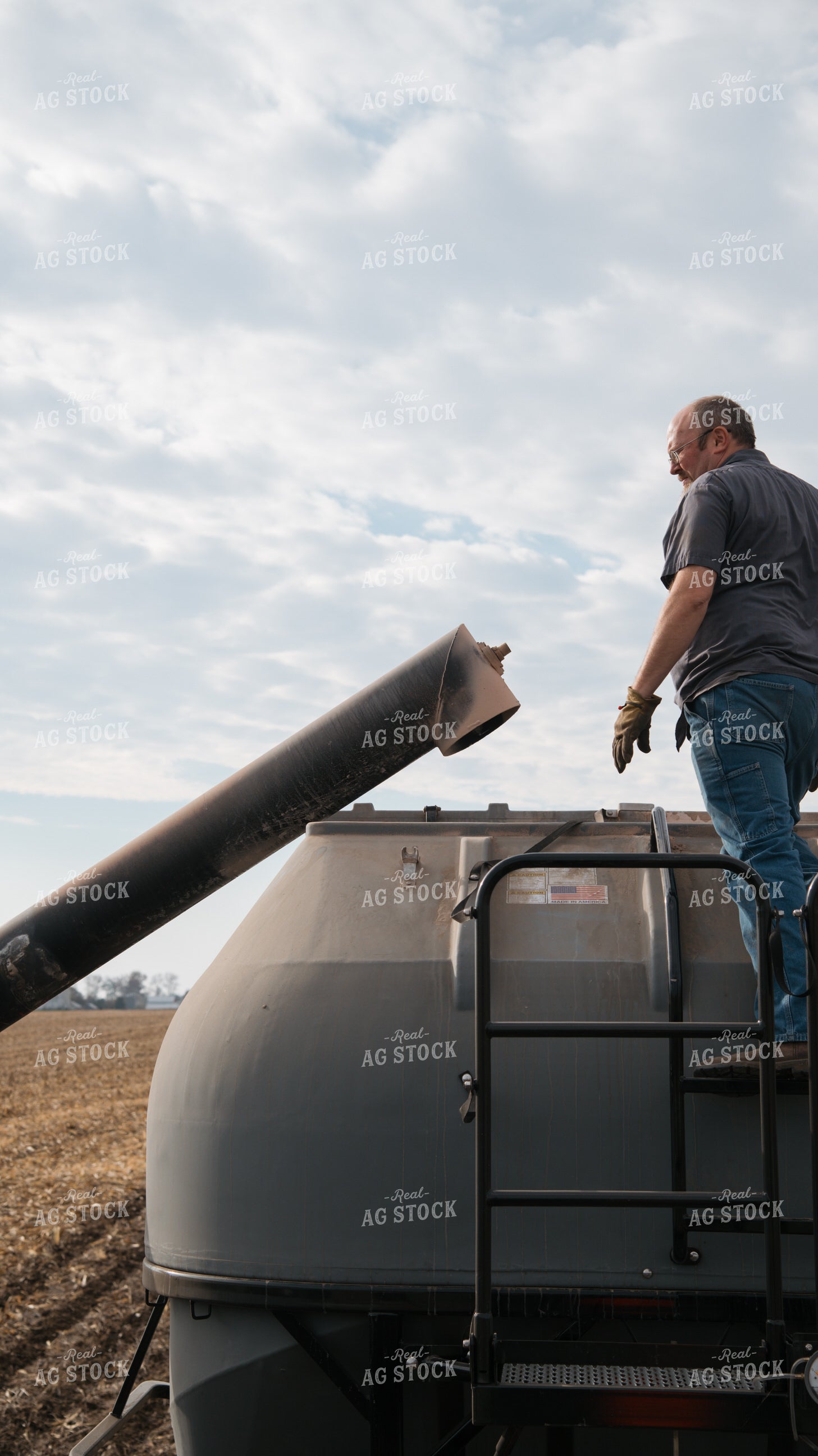 Loading Dry Fertilizer 26167