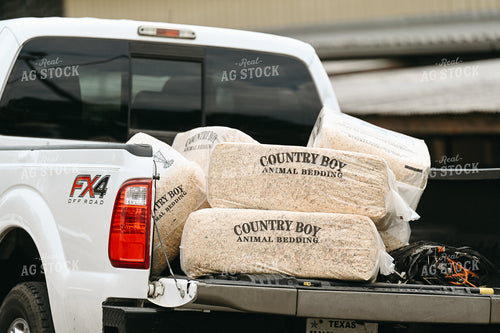 Animal Bedding in Truckbed 125312