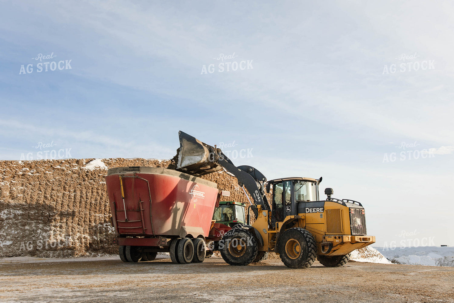 Loading Feed Mixer 152678