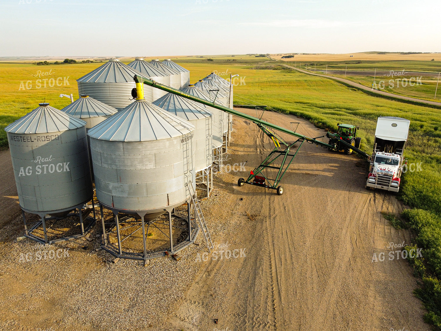 Loading Grain Bin 187014