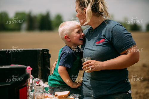 Farm Family Eating Field Meal 169089