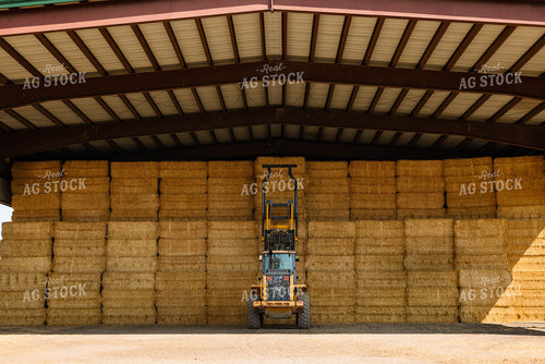 Loading Straw Bales 152328