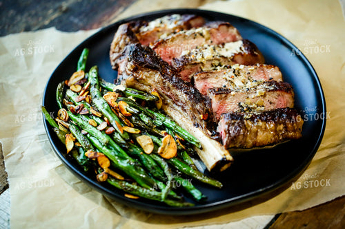 Sliced Grilled Cowboy Steak with Green Beans 134014
