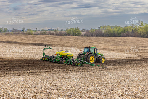 Tractor Planting Field 124019