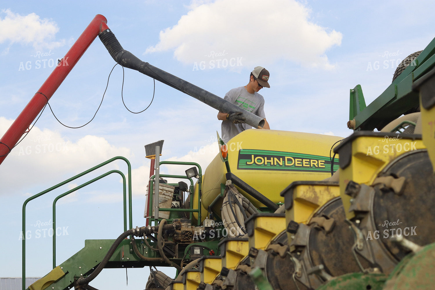 Farmer Filling Bulk Fill Planter 109169