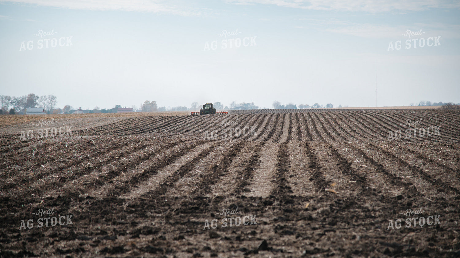 Applying Anhydrous and Dry Fertilizer 26179