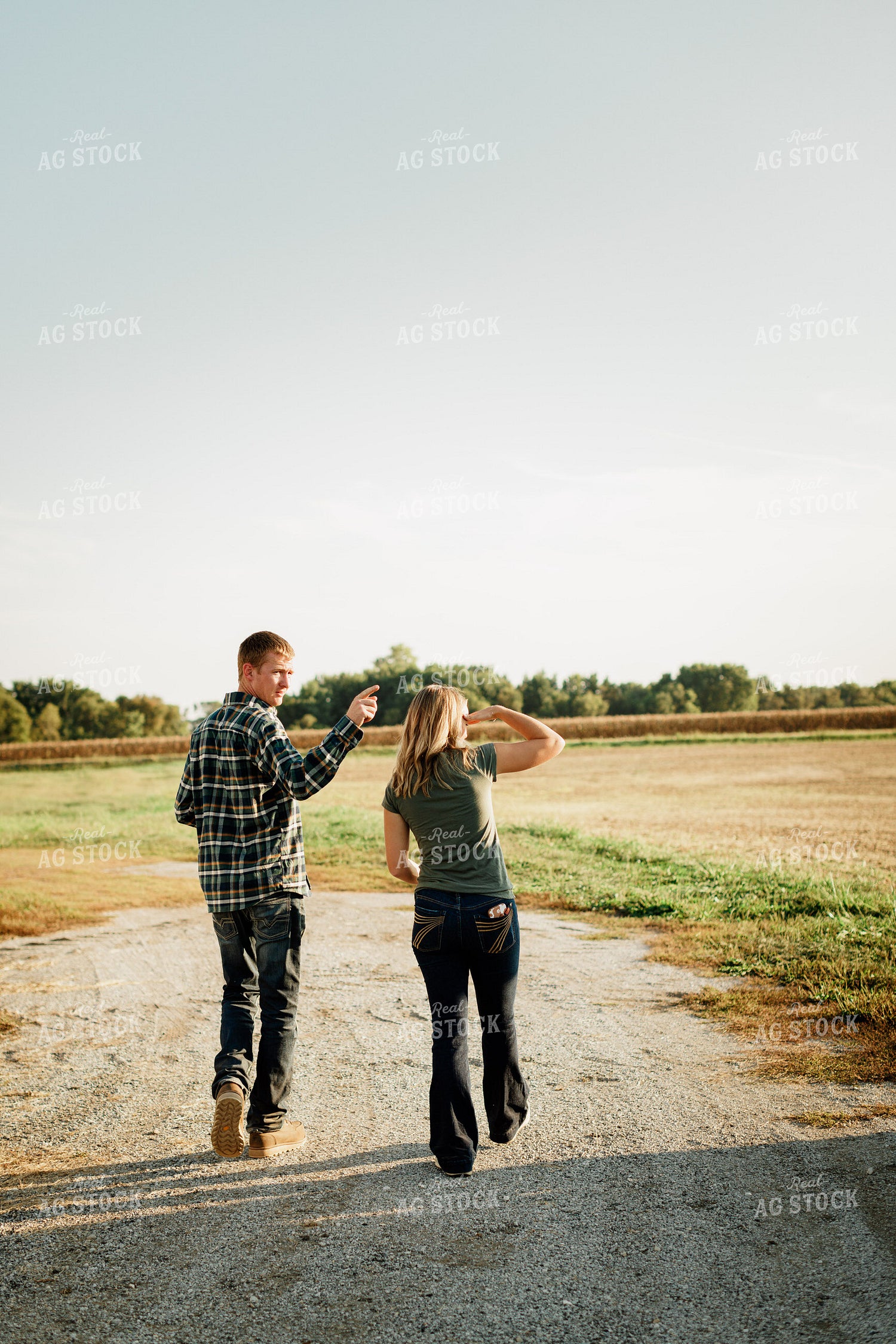 Farmer and Wife Walking 9219